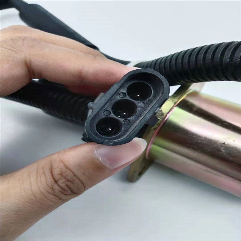 Ajuste de la válvula electromagnética de 13026889 paradas para el enchufe 24V del negro de la pieza del motor diesel de DEUTZ 226B